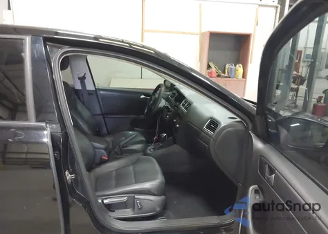 2014 Volkswagen Jetta 1.8T Se z USA, uszkodzony, nr VIN 3VWD17AJ7EM409189